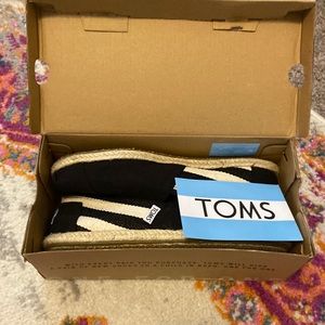 Black and white Tom’s espadrille sandals